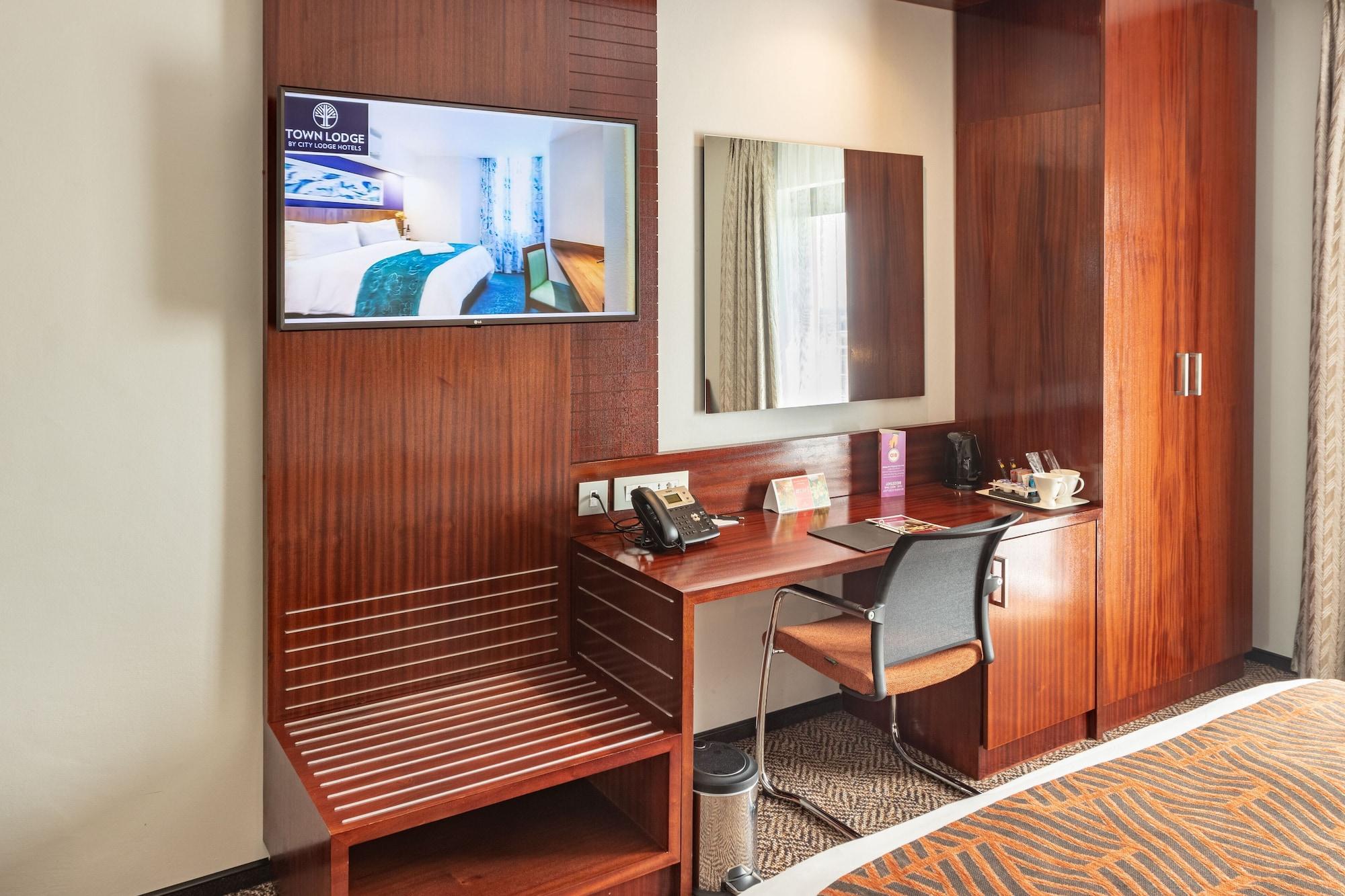 Hotel At Or Tambo International Airport 3*